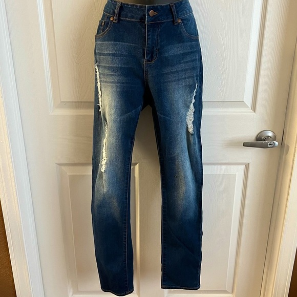 Blue Jeans Distressed - Picture 5 of 7